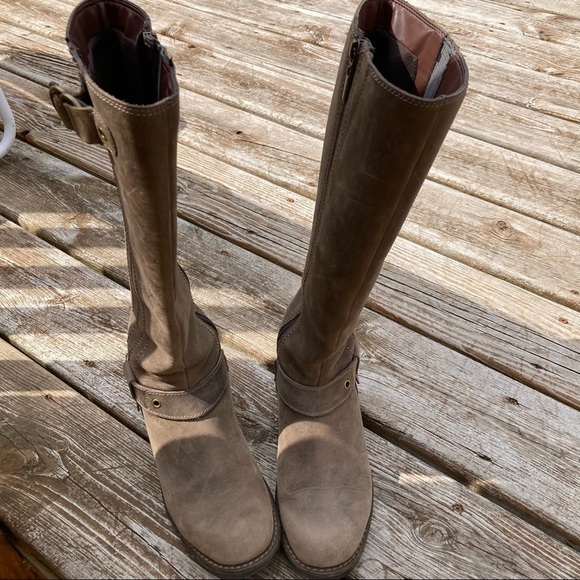 Clarks Orinoco Step Tall Leather Boot - Picture 2 of 8